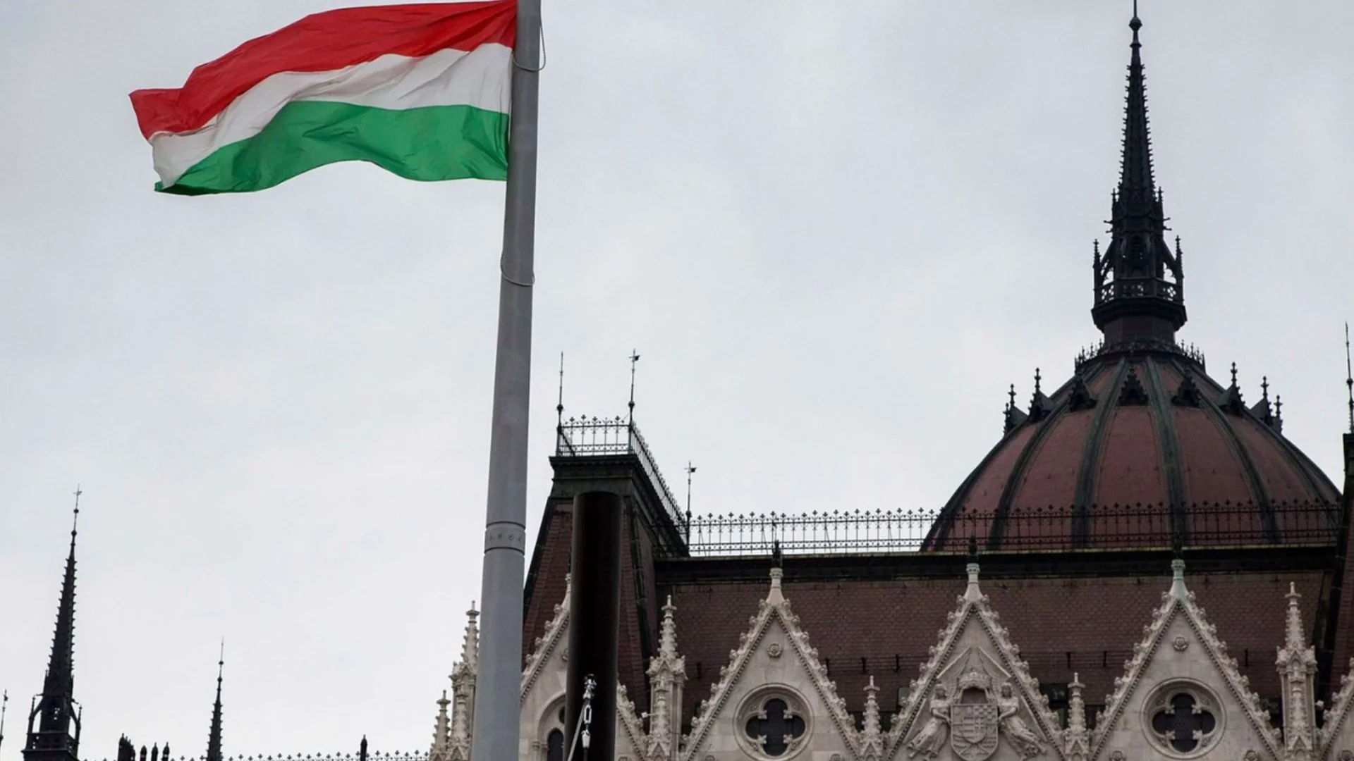 Инфлацията в Унгария остава над целта за десети пореден месец
