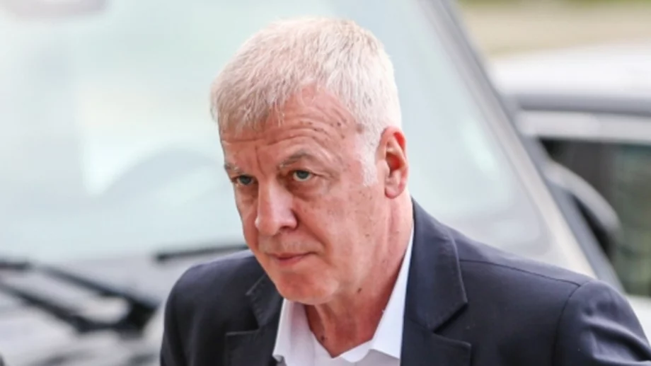 Какво се случва в Левски? Той взима огромна заплата, но не помирисва терена