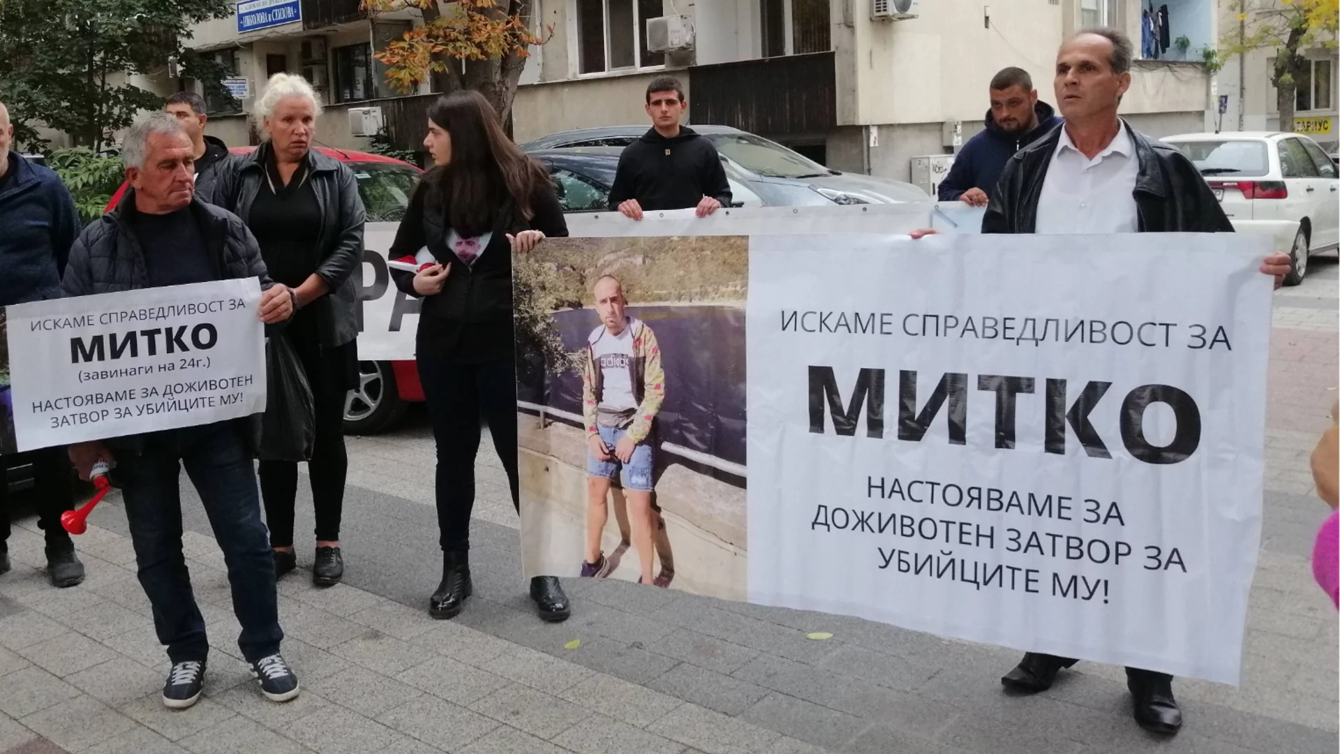"Шамар в лицето": Майката на убития Митко от Цалапица за полицая, който осъди МВР