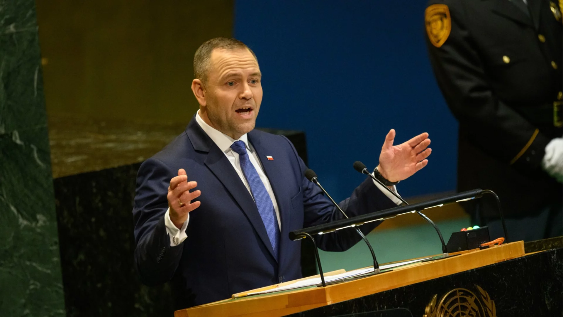 Навроцки отхвърли плановете на ЕС за преместване на нелегални мигранти в Полша