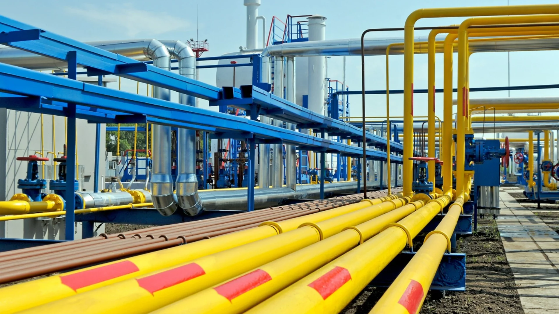 Руските удари са унищожили над половината добив на природен газ в Украйна