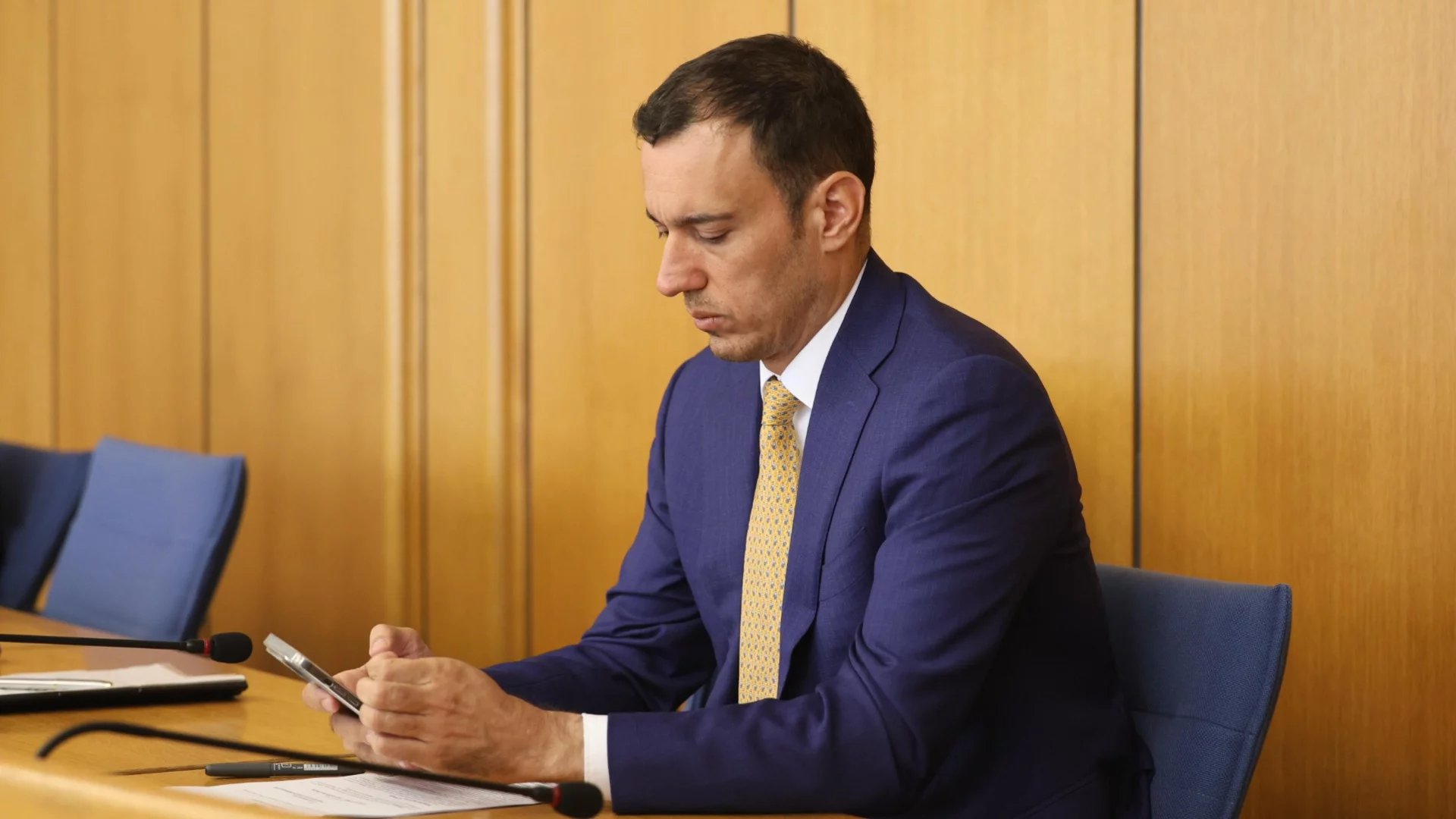 Всеки, поел подадена ръка от Борисов, е потънал в плаващи пясъци