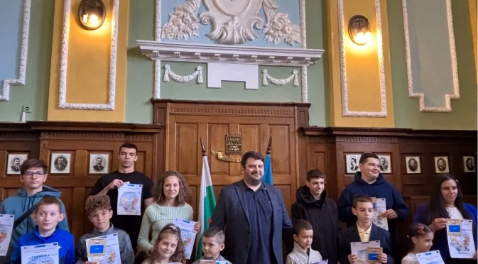 Зам.-кметът награди победителите в конкурса на общината "За чист въздух – придвижвай се разумно в Пловдив"