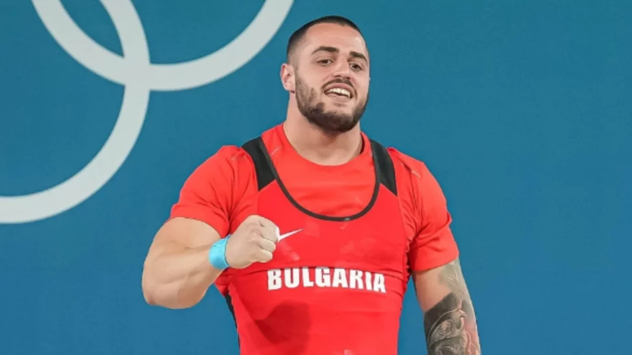 "Дадох им надежда да ме бият и...": Карлос Насар разкри тайната за третата световна титла