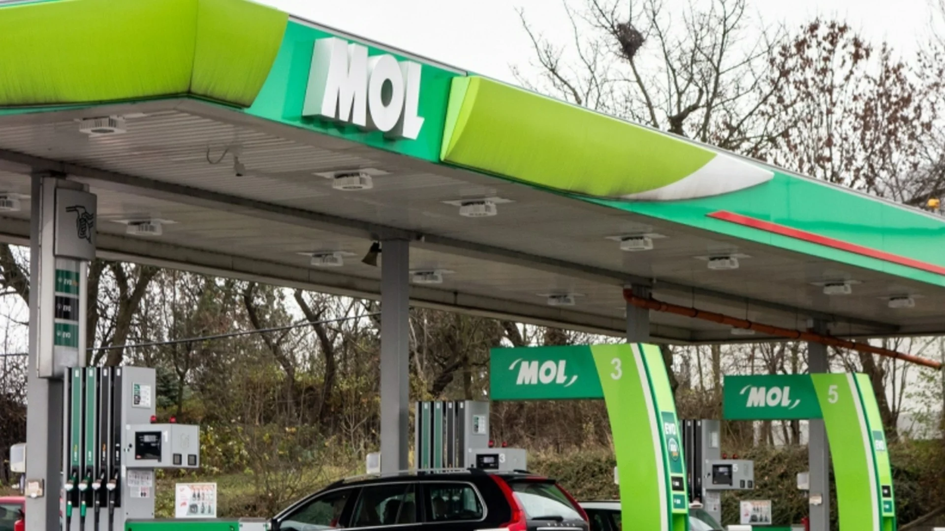 Заради санкциите: Унгарската MOL ще увеличи доставките на петрол за Сърбия