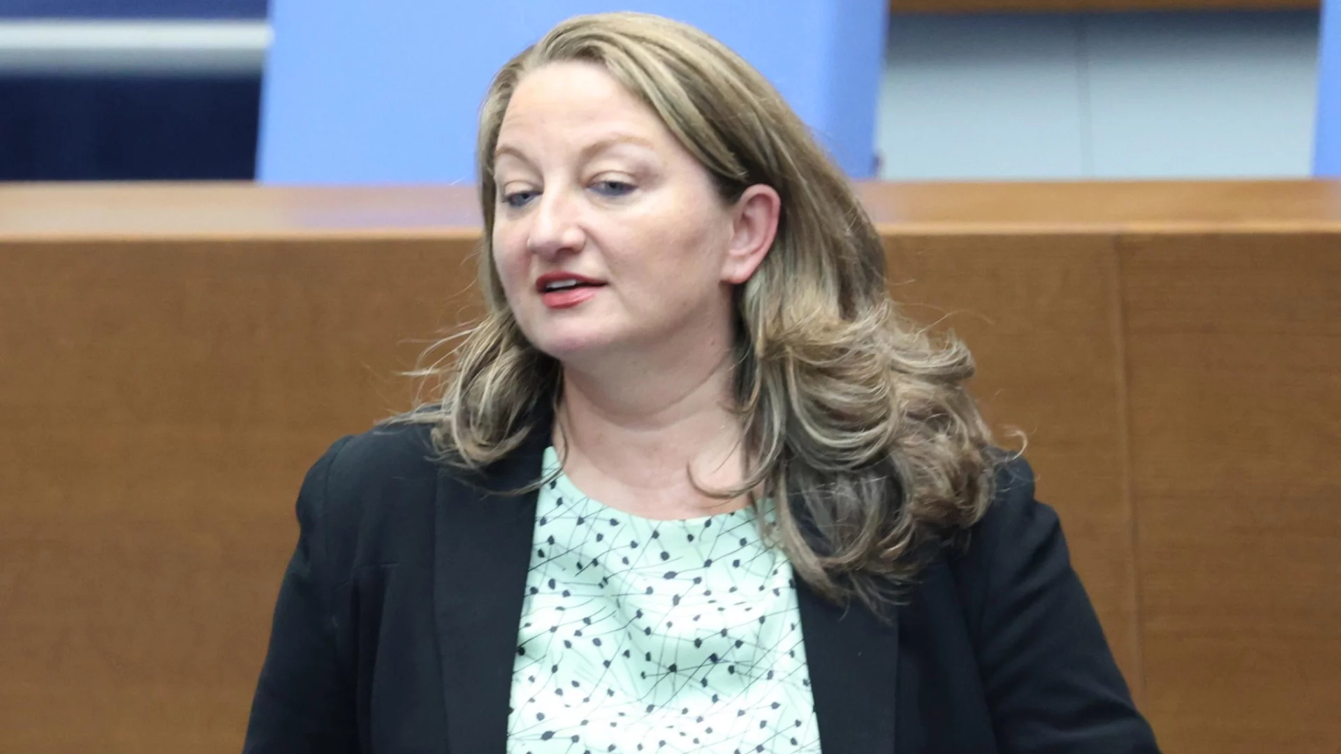 Деница Сачева пак стана основно информационно оръжие на ГЕРБ: За Терзиев и боклука в София