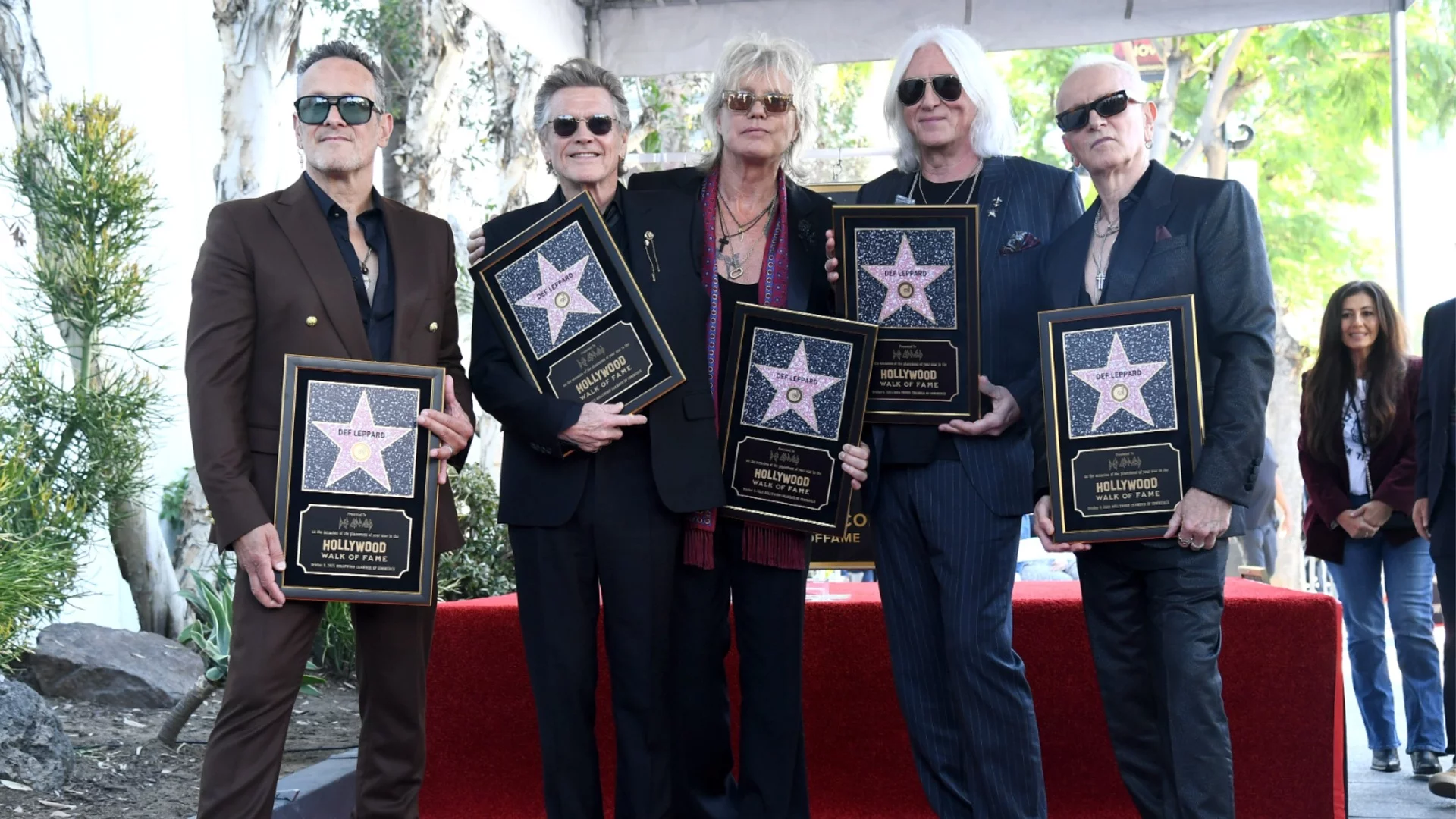 Легендарните Def Leppard получиха звезда на Алеята на славата в Холивуд (СНИМКИ)