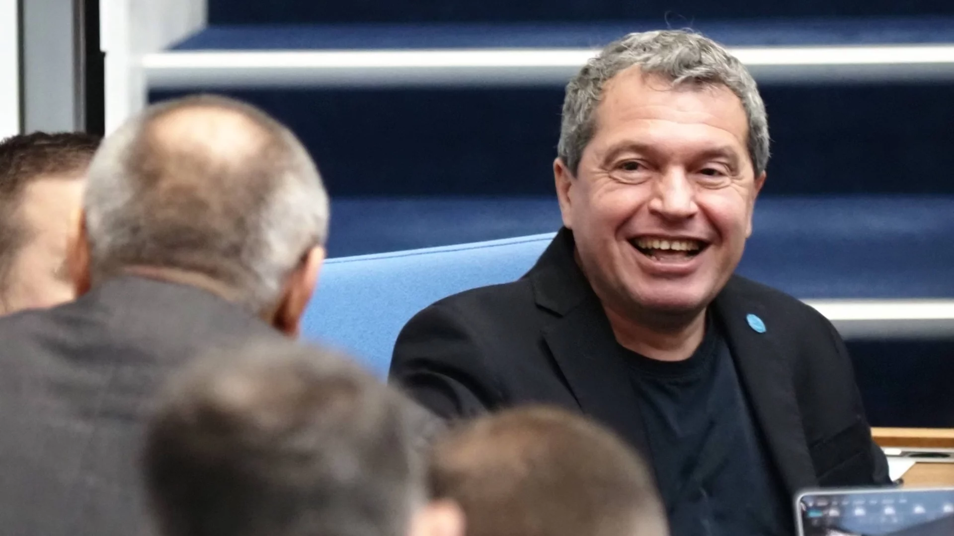 "В какво се превърнахте? Какво стана с клетвите ви - "никога с Борисов, никога с Пеевски"? Не ми отговаряй": Сиромахов за ИТН