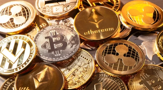 Рекордното поскъпване на златото и биткойна: Причини, прогнози и една спекулация (СНИМКИ)