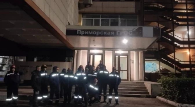 Няма заплати: Работници в най-голямата ТЕЦ в Сибир заплашиха да скачат от покрива (ВИДЕО)