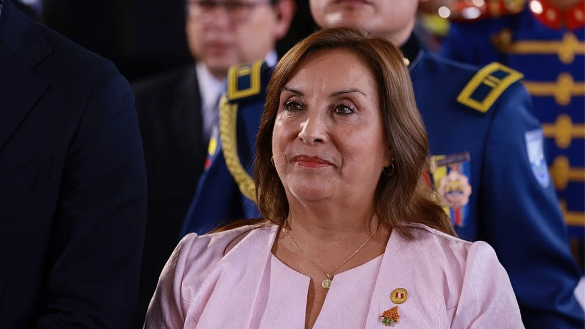 Отстраниха президента на Перу: вдигна си заплатата насред бедност, а престъпността погълна страната