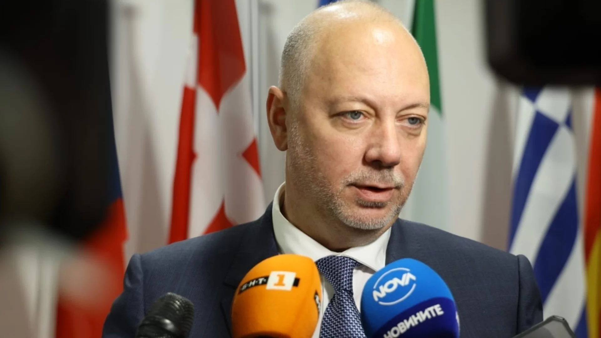 Желязков: Заплатите в армията ще продължат да растат