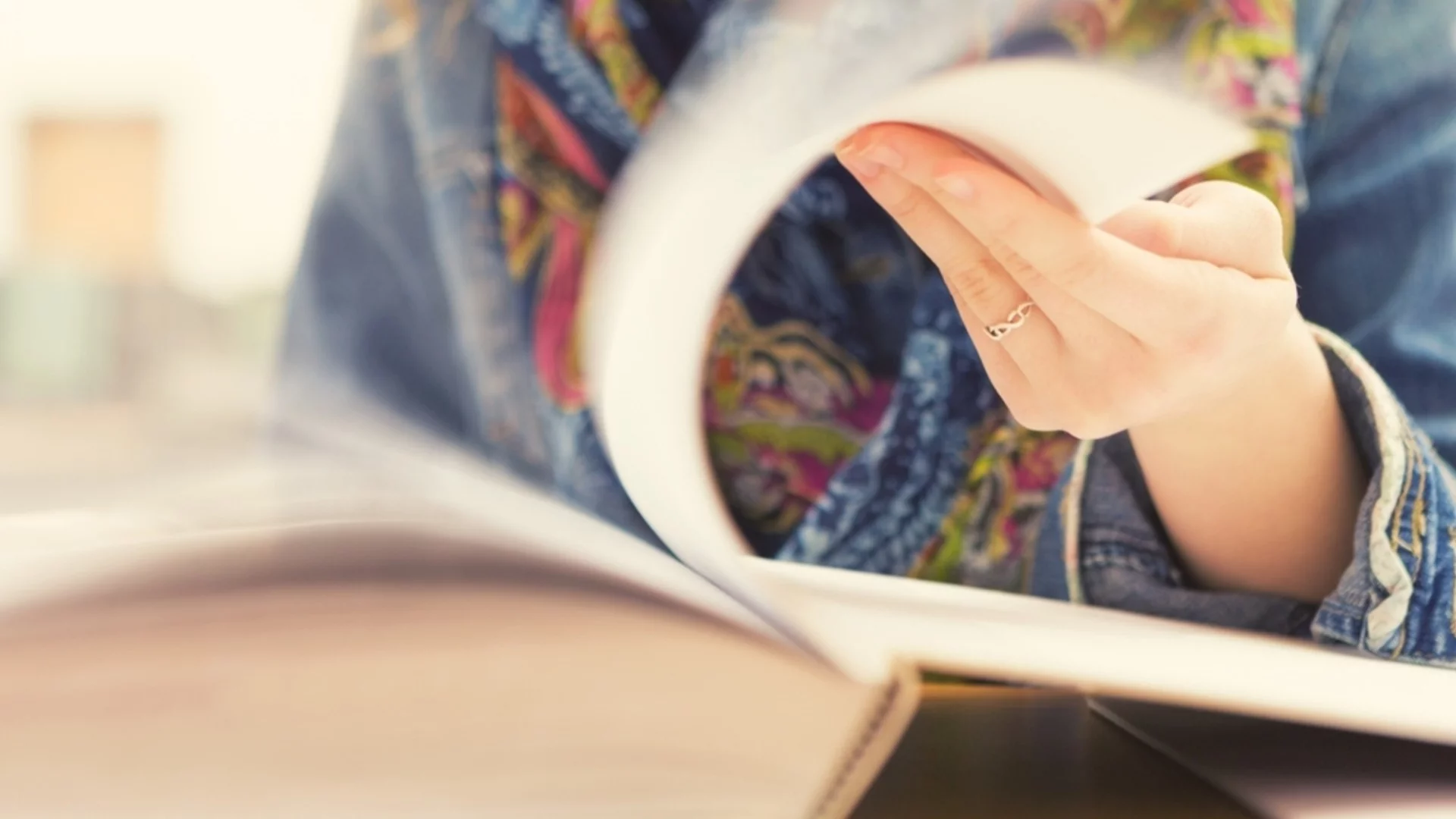 Служителка на истината: Българската писателка, хвърлила оставка като вицепрезидент на България