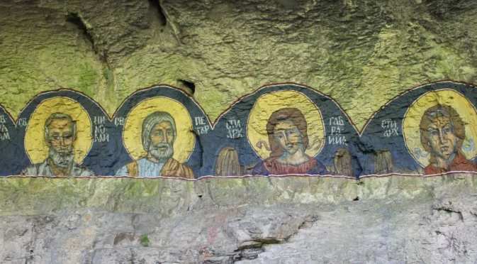 Мъж подпали иконостаса на известен манастир (ВИДЕО)