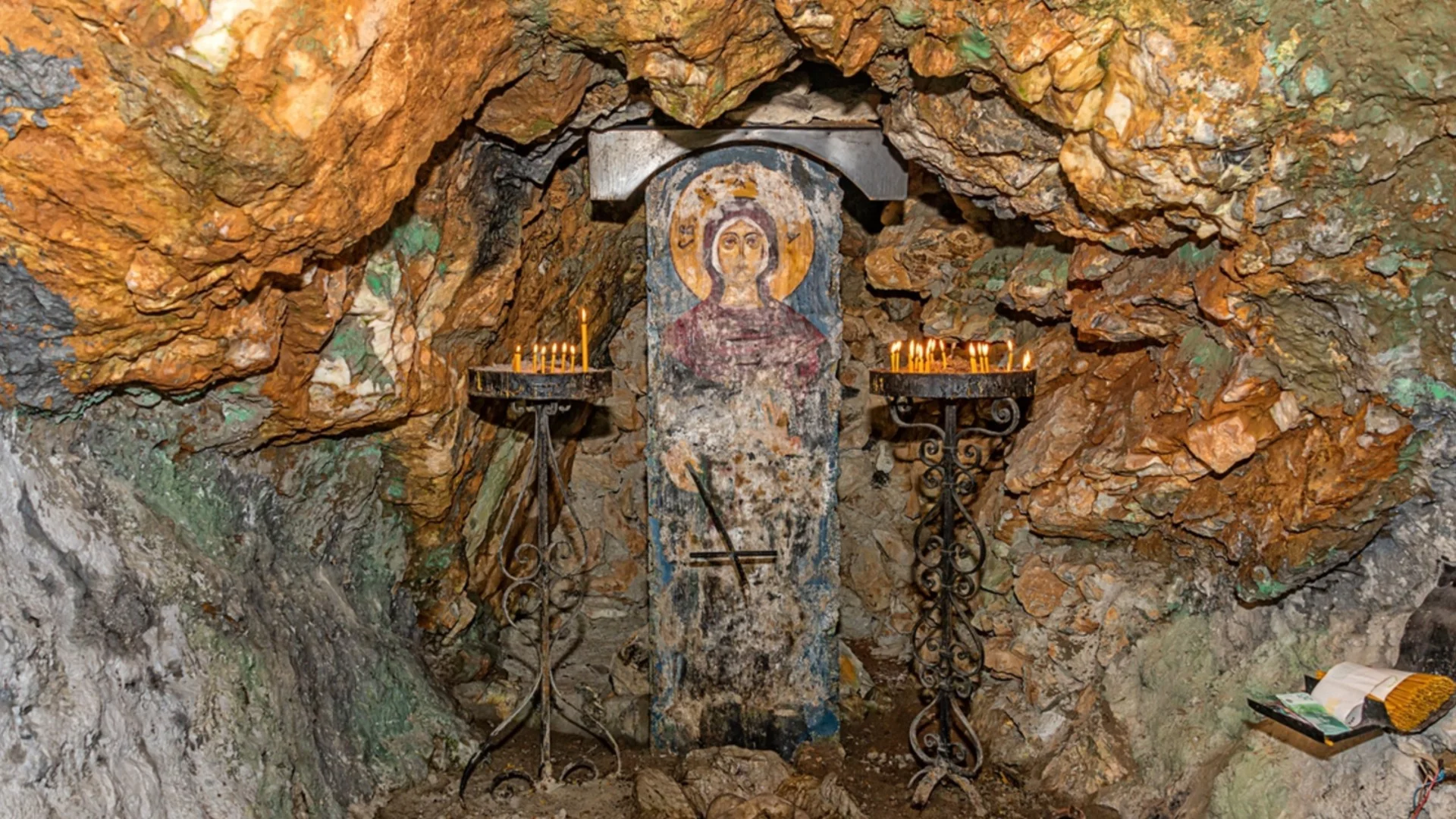 На Петковден: Света Петка ще освети пътя на парите за Везни, Стрелец + още 2 зодии