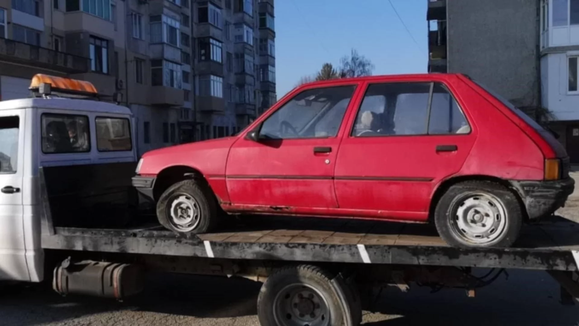 За седмица: Общински инспектори премахнаха 10 излезли от употреба автомобили от улиците на Плевен