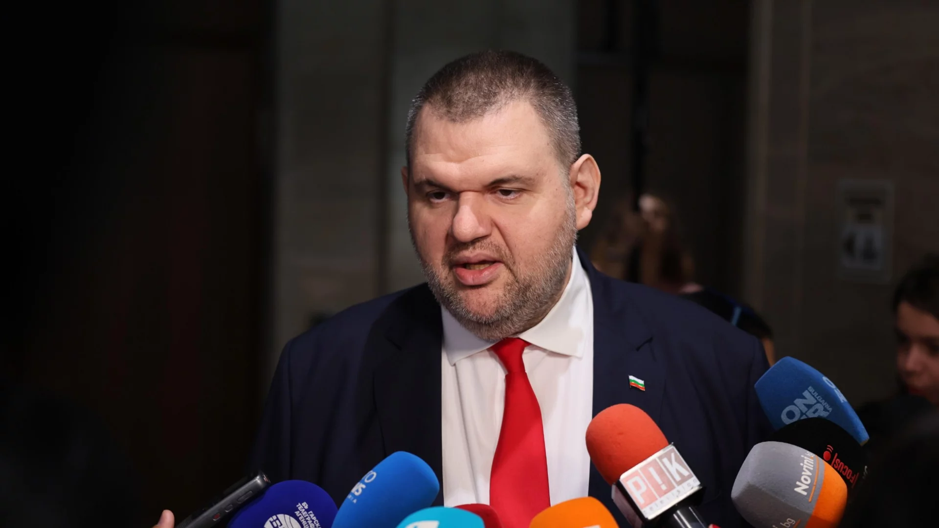 На фона на десетки сигнали за купен вот: Пеевски се хвали с изборната си победа в Пазарджик