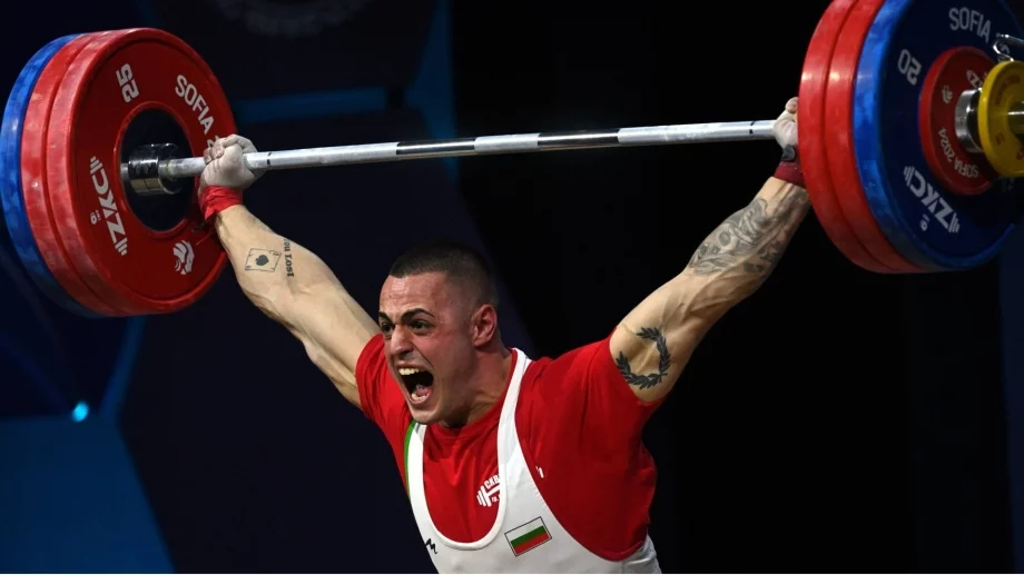 Министърът награди Насар - колко лева получи Карлос от държавата?