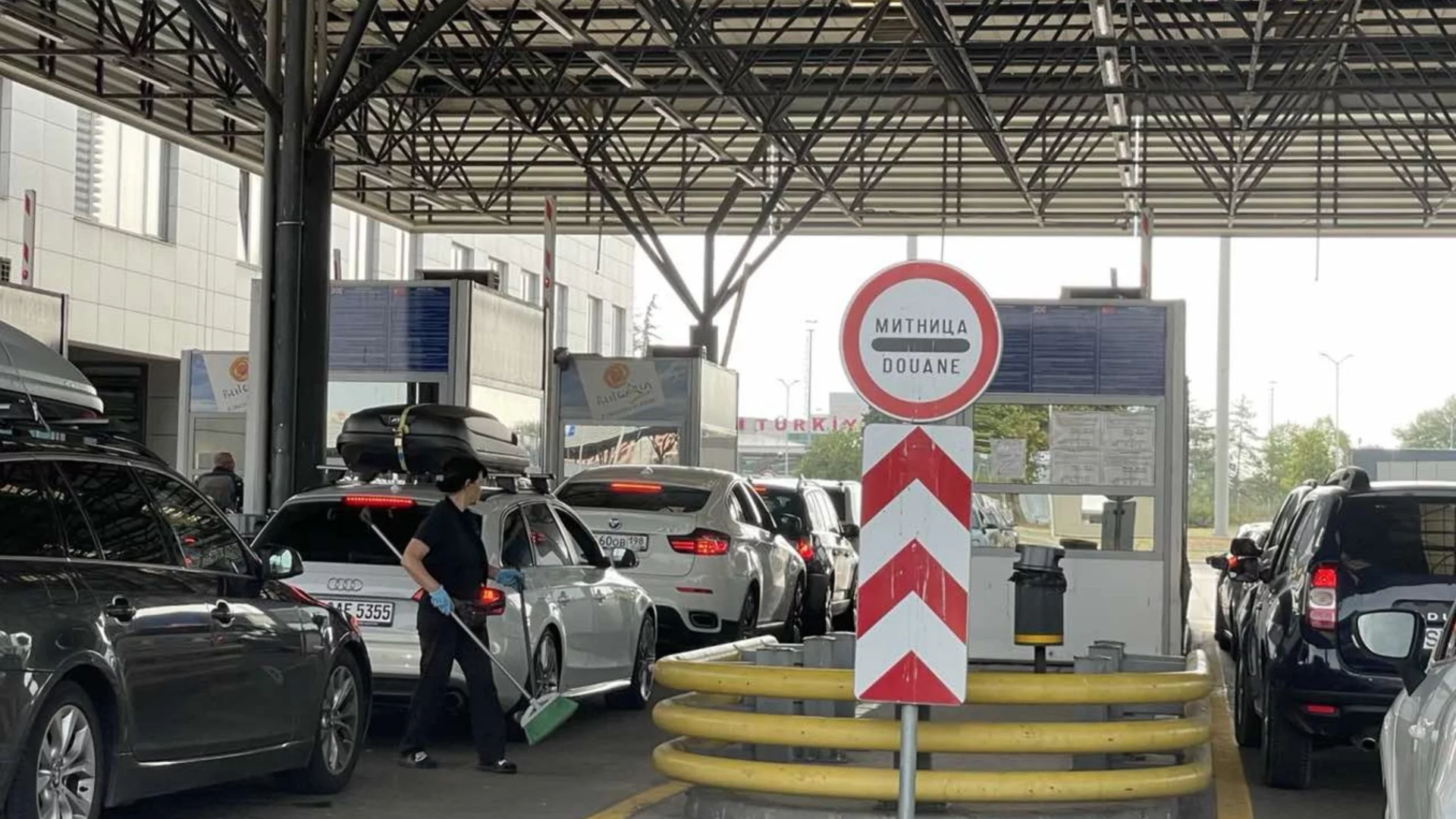 "Ситуацията е непредсказуема": Унгария подпомага граничната охрана в България и Сърбия