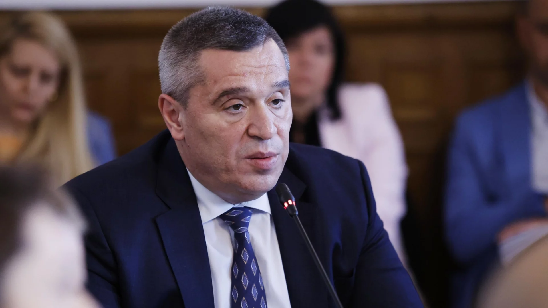 Първите 50 "магазина за хората" няма да са чисто нови обекти, стартират в амбициозен срок
