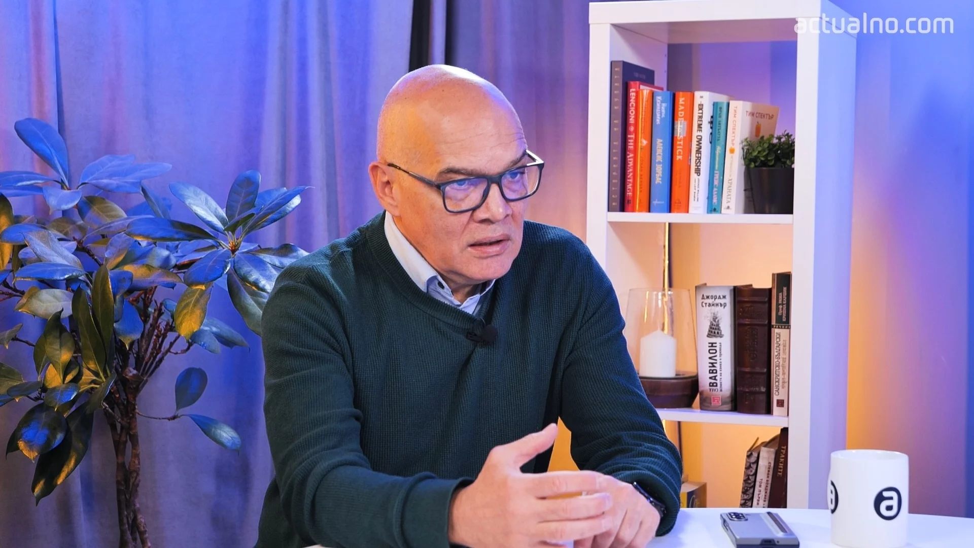 "Тези служби винаги са били обект на политически интерес": Тихомир Безлов за битката за ДАНС