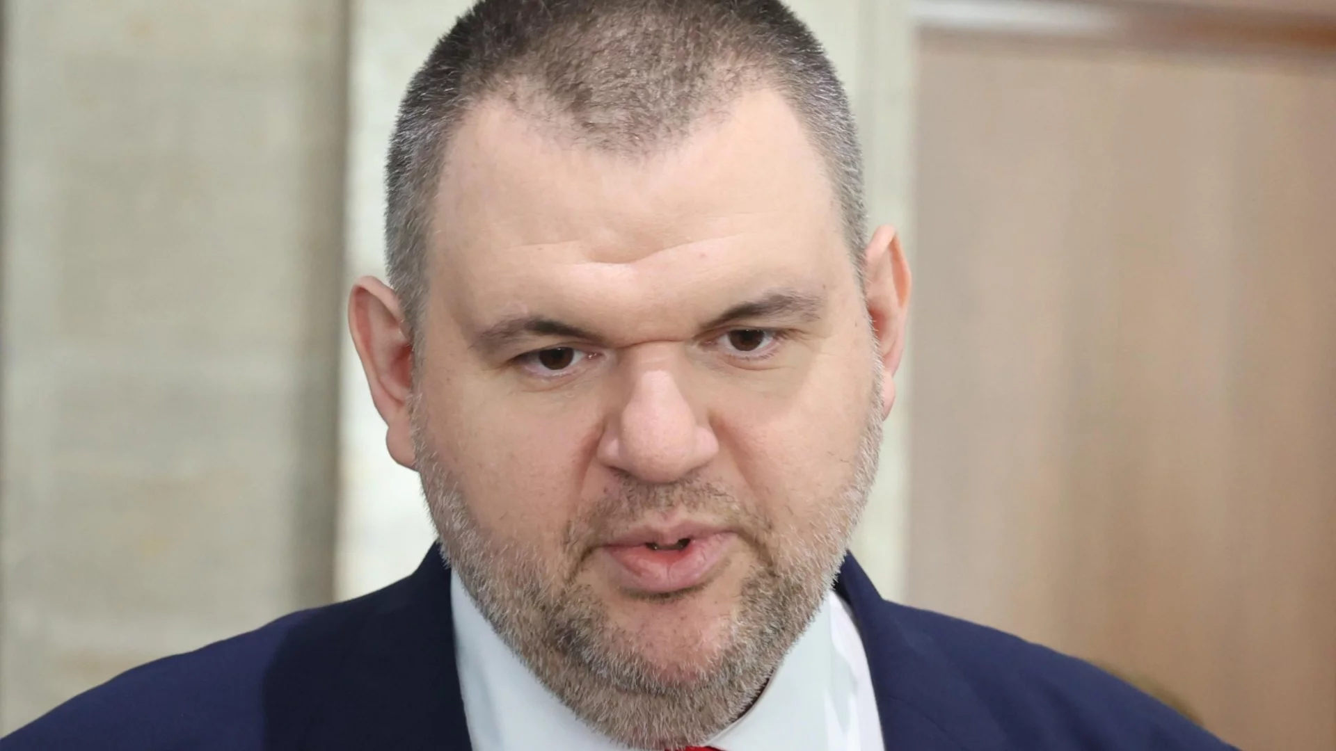 Пеевски е готов да подкрепя просто така: Ако на ГЕРБ им тежи  - сме готови да поемем отговорност