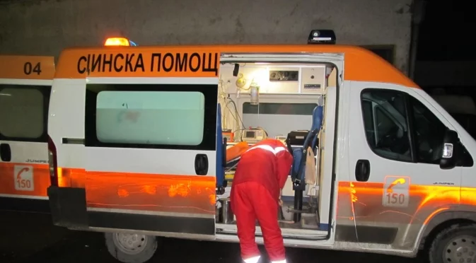 Дете е с опасност за живота след токов удар от електрически стълб