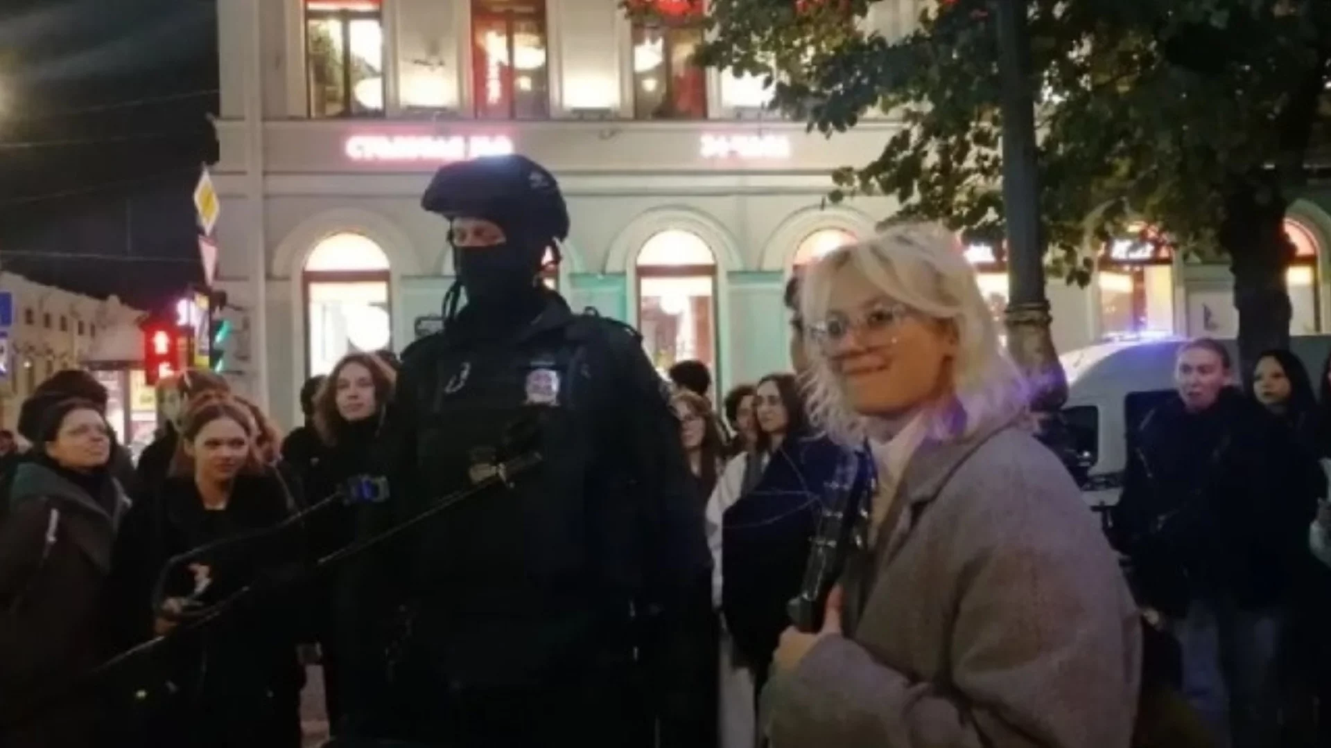 Пееш публично антивоенни песни в Русия, 13 дни арест (ВИДЕО)