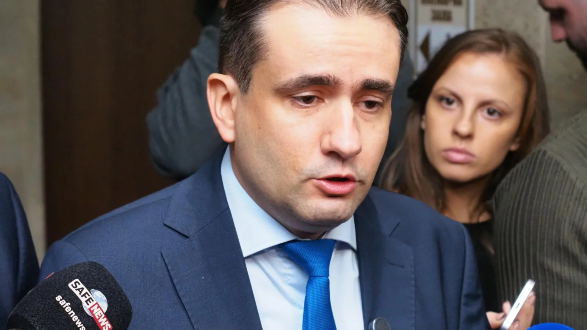 Божанов: Даването на повече власт на Пеевски няма да реши политическата криза