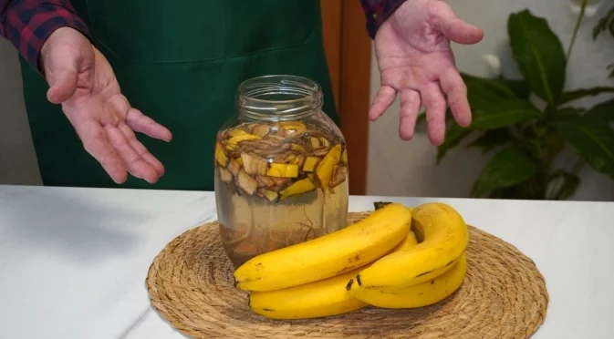 Бананови обелки и оцет - евтин мощен градински тор  