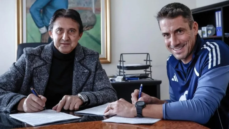 Официално: Левски удължи договора на Хулио Веласкес - ясно е докога остава