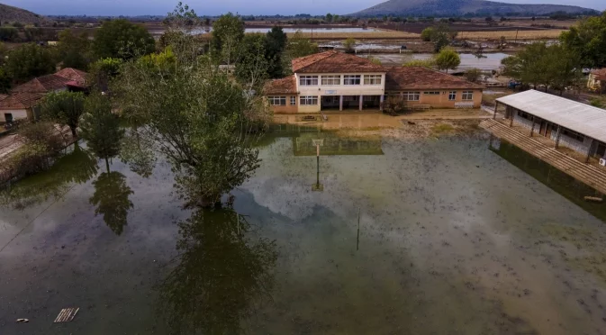 Лошо време: Предупреждения за силни дъждове и наводнения в Гърция