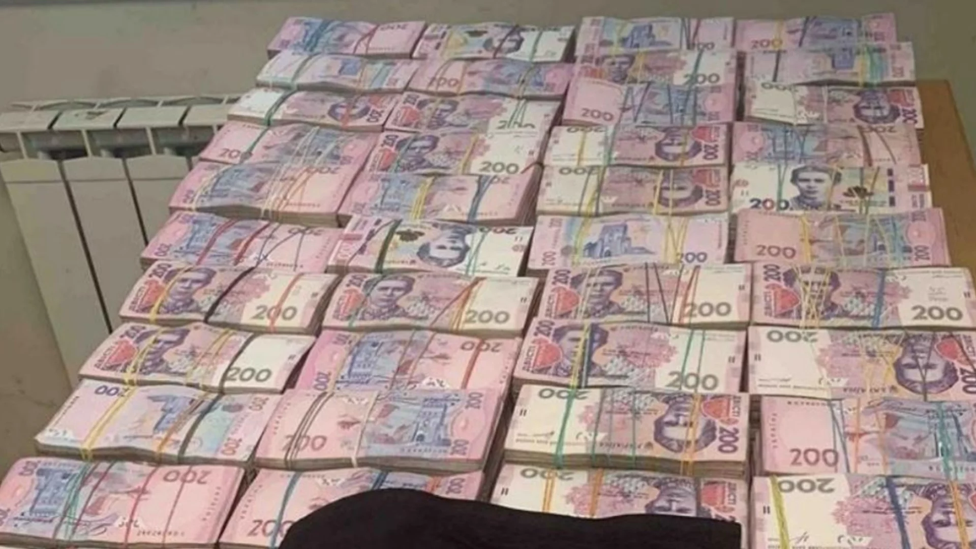 МВФ настоява Украйна да девалвира националната си валута