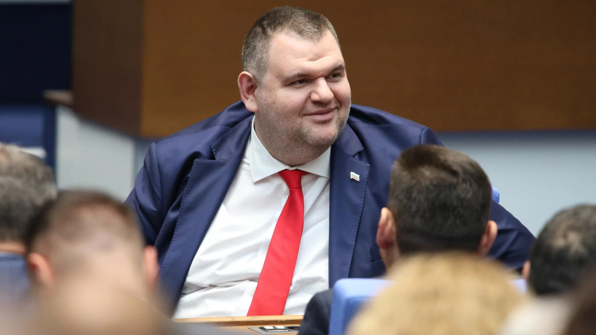 Понеделник сутрин: Пеевски обяви, че е говорил с Желязков и каза какъв мандат на управлението иска