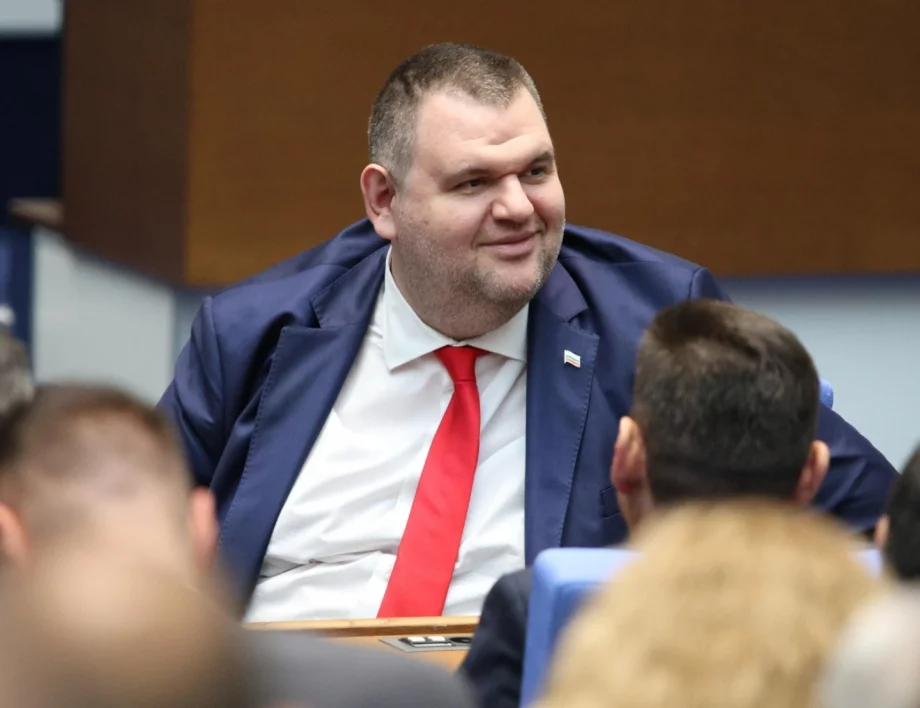 Понеделник сутрин: Пеевски обяви, че е говорил с Желязков и каза какъв мандат на управлението иска