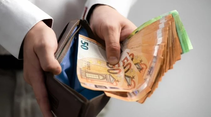 Във вторник: Нова луна = пълнен портфейл за Лъв, Скорпион + още 2 зодии