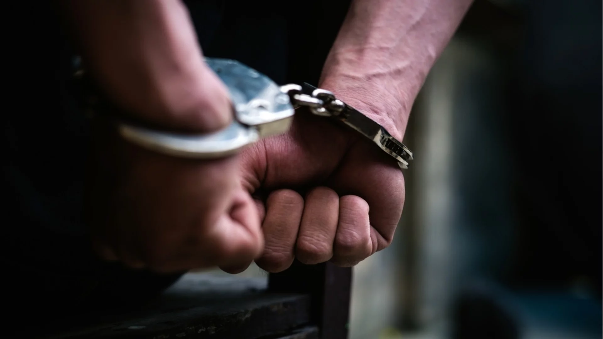 Задържаха осмокласника, наръгал 12-годишен в училище в София
