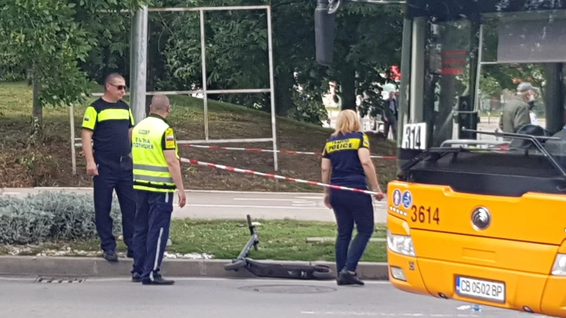 Паднал на платното: Пиян мъж катастрофира с тротинетка