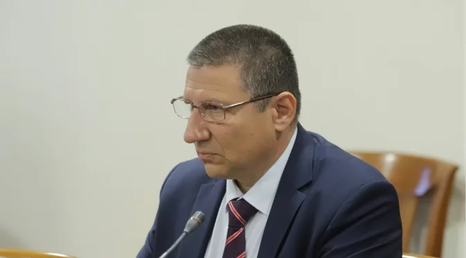 Шест месеца по-късно: КС се заема с легитимността на Сарафов