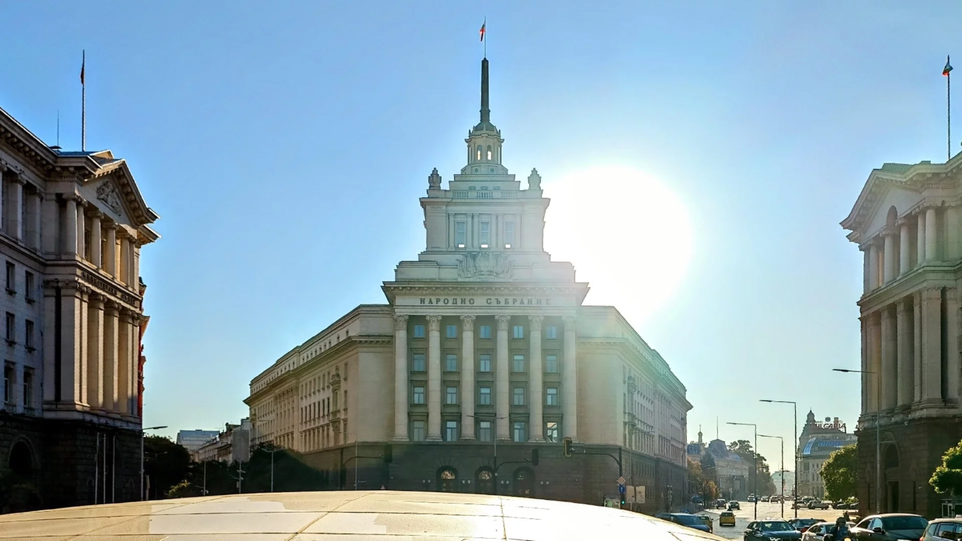 Бъдещето на властта: Коалиционният съвет се събра, човек на Пеевски също е поканен