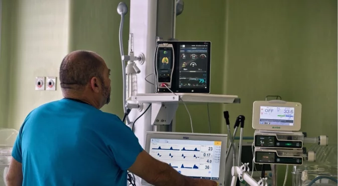 Нов модерен апарат в помощ на неонатолозите в „Мама и Аз“