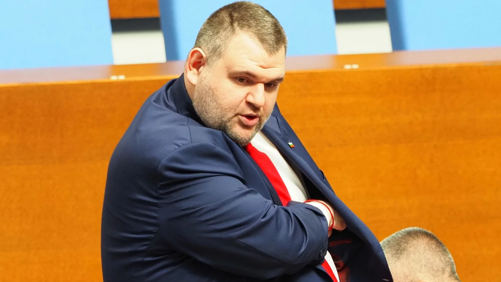 Докъде ще стигне Пеевски в завладяването на държавата? Анкетата на Actualno.com 