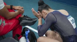 Повтаря ли се кошмарът? Изнесоха на ръце Валентина Георгиева от залата