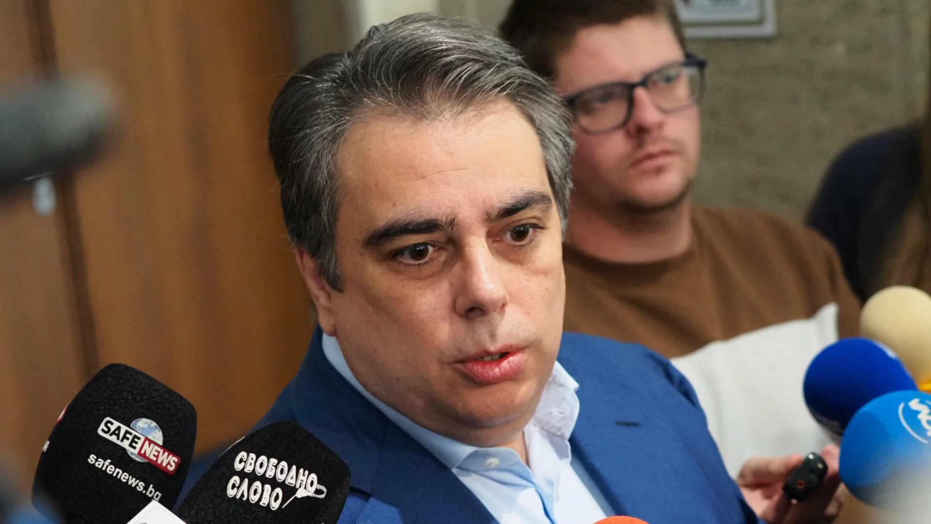 "Казаха, че ще преформатират, а накрая нещо ще въртят": Асен Василев говори за импотентност в ГЕРБ (ВИДЕО)