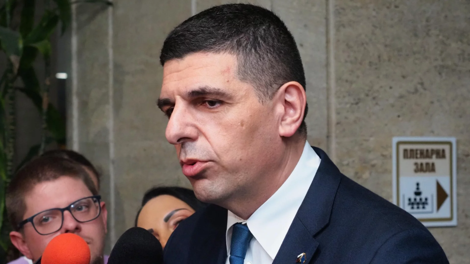 "За комфорта на голямото "Д" не се допускат журналисти": "Да, България" искат информация за отнети акредитации в парламента (ВИДЕО)