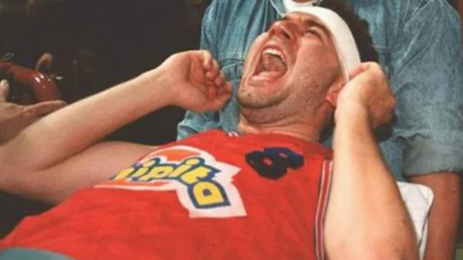 Историята зад най-смразяващата СНИМКА на спортнaта арена... или когато гневът съсипе живота ти