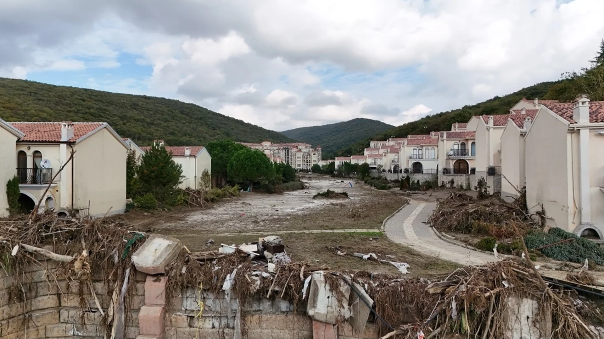 Няма замърсяване: Водата в "Елените" е годна за пиене 