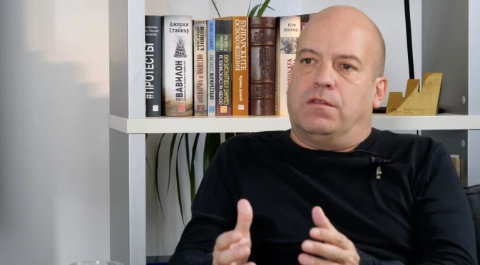 "Тежки некадърници са бутани напред само защото са "наши"