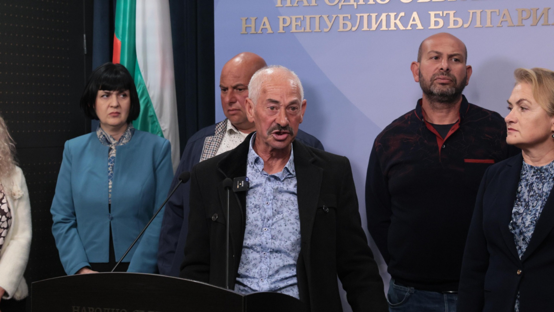 Ако не получи помощ, бай Рибан ще запали стадото си от над 2000 овце и ...