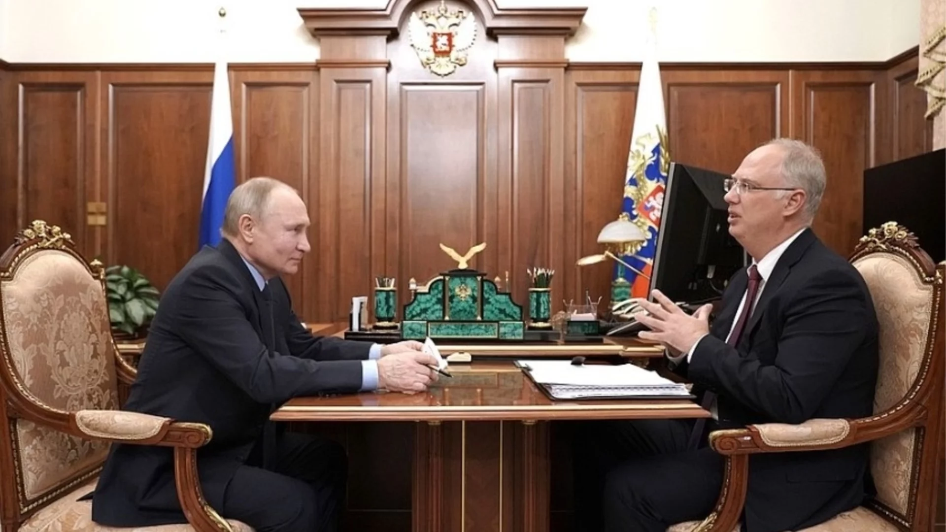 От санкциите заболя и Путин прати икономическото си оръжие при Тръмп